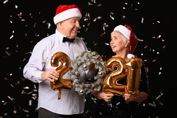 Ouderen Met Figuur 2021 Donkere Achtergrond Nieuwjaarsviering — Stockfoto