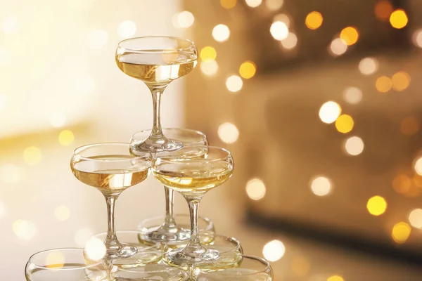 Tower Made Glasses Champagne Table Room — Stock Photo, Image