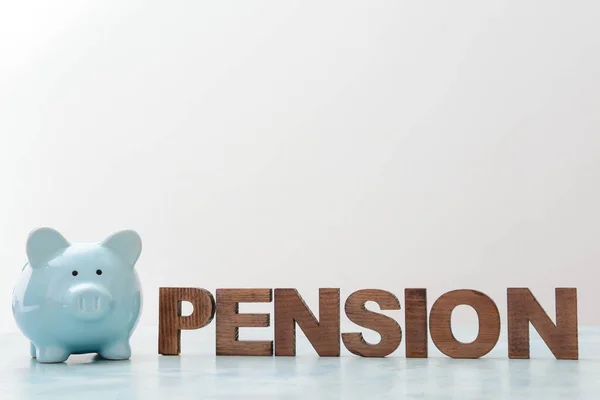 Piggy Bank Word Pension Light Background — 图库照片