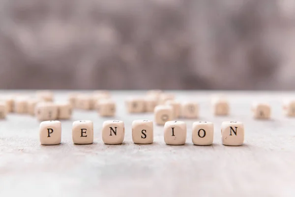 灰色背景下带有单词Pension的立方体 — 图库照片