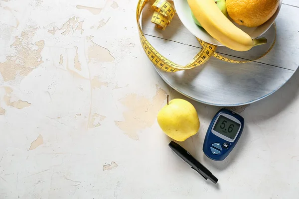 Vruchten Meetlint Lancetpen Glucometer Witte Achtergrond Diabetes Concept — Stockfoto