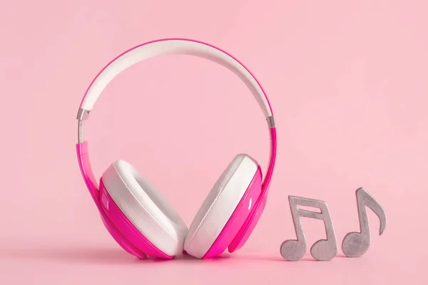 Auriculares Con Notas Musicales Sobre Fondo Color —  Fotos de Stock