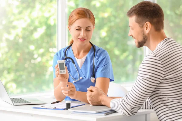 Diabetic Man Visiting Doctor Clinic — Stock Photo, Image