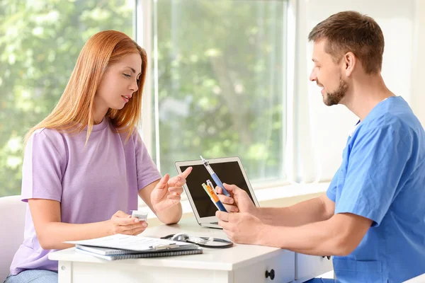 Diabetic Woman Visiting Doctor Clinic — Stock Photo, Image