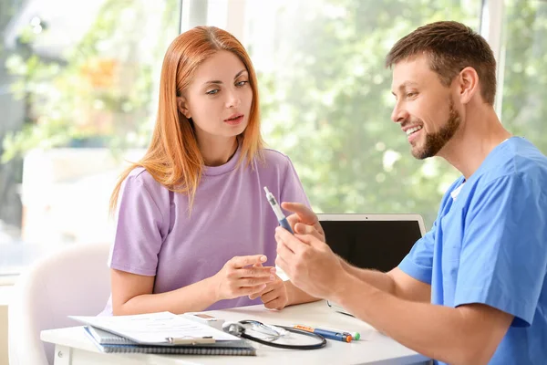 Diabetic Woman Visiting Doctor Clinic — Stock Photo, Image
