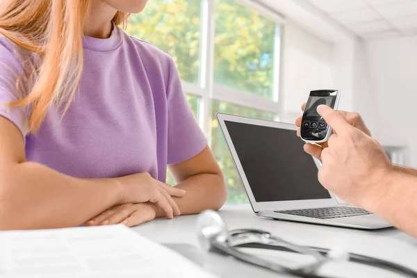 Diabetikerin Besucht Arzt Klinik — Stockfoto