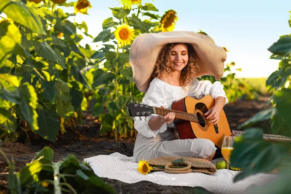 Beautiful Young Woman Playing Guitar Sunflower Field — Stock Photo, Image
