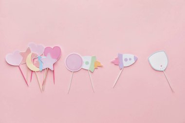 Renkli kapkek kaplamaları