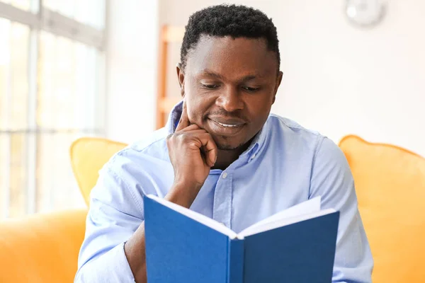 African American Man Reading Book Home — Stock Photo, Image