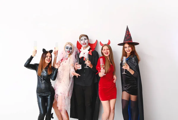 Amici Costumi Halloween Sfondo Bianco — Foto Stock