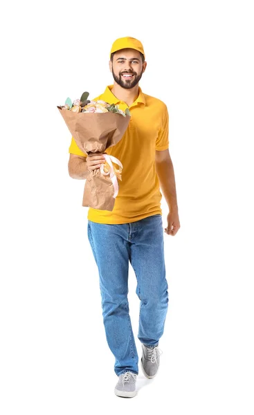 Livraison Homme Avec Bouquet Fleurs Sur Fond Blanc — Photo
