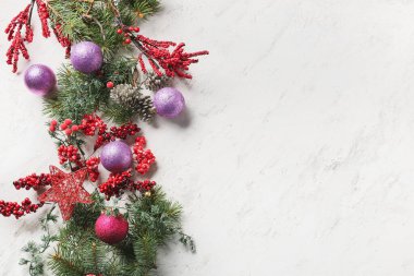 Işık arka planında güzel bir Noel kompozisyonu