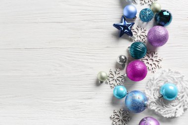 Işık arka planında güzel bir Noel kompozisyonu