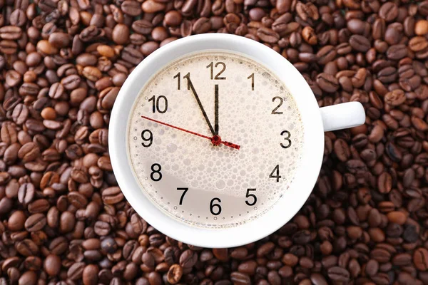 Coupe Avec Horloge Sur Grains Café — Photo