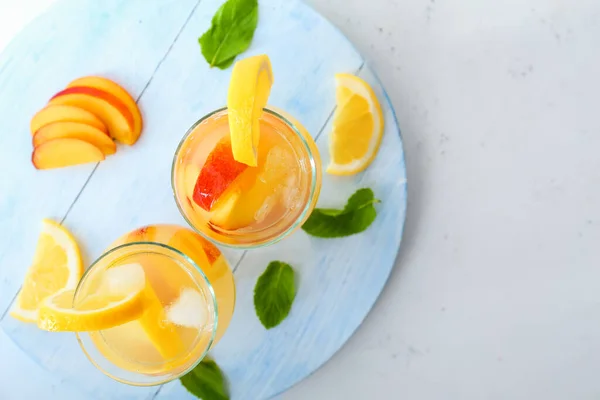 Friss Őszibarack Limonádé Asztalon — Stock Fotó