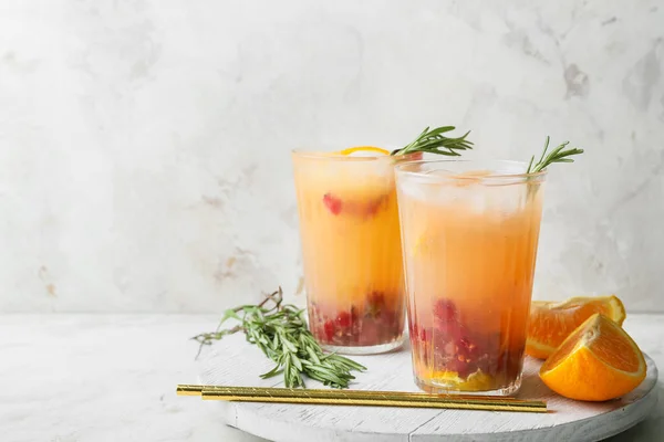 Bicchieri Cocktail Mojito Frutta Fresca Sul Tavolo — Foto Stock