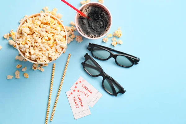 Composition Popcorn Cola Glasses Color Background — Stock Photo, Image