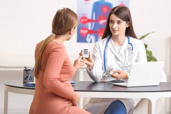 Donna Diabetica Incinta Visita Dal Medico Clinica — Foto Stock