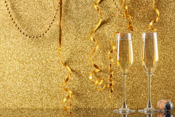 Nieuwjaarscompositie Met Champagne Kleur Achtergrond — Stockfoto