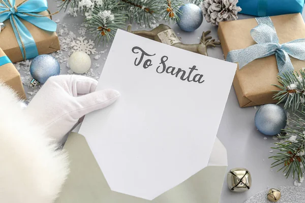 Santa Claus Reading Letter Table — Stock Photo, Image