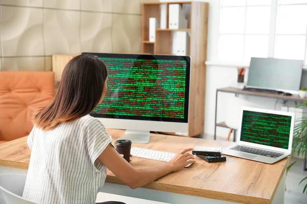 Female Programmer Working Office — Stock Photo, Image