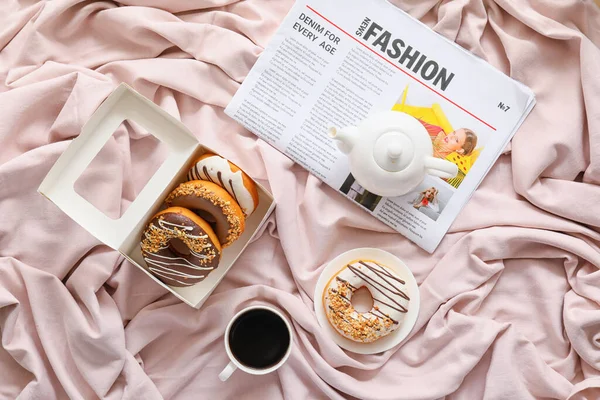 Composition Tasty Donuts Tea Bed — Stock Photo, Image