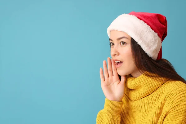 Gossiping Young Woman Santa Hat Color Background — Stock Photo, Image