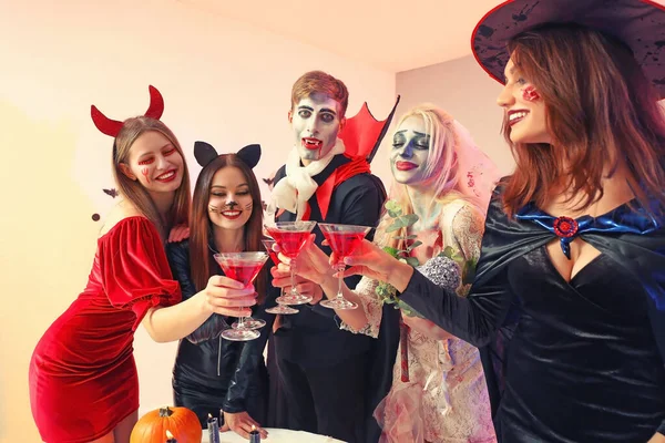 Vänner Firar Halloween Festen — Stockfoto