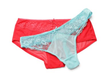 Beyaz arka planda şık kadın külotu