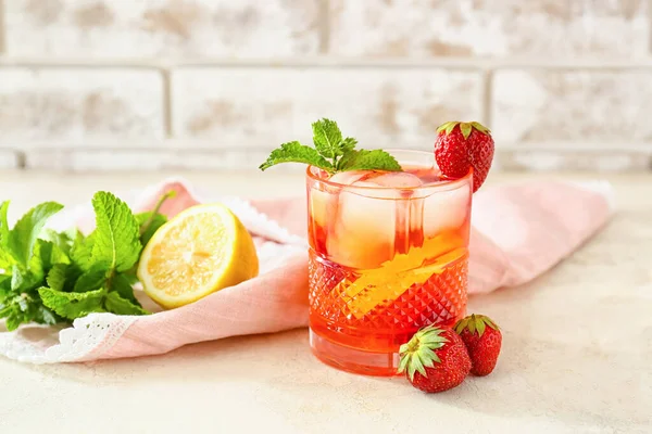 Glass Tasty Strawberry Cocktail Mojito Table — Stock Photo, Image
