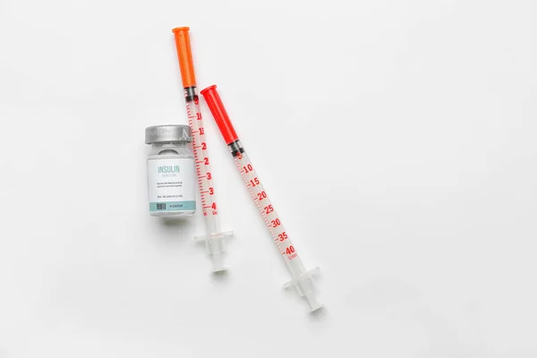 Lahvička Inzulínu Injekčními Stříkačkami Bílém Pozadí Diabetes Koncept — Stock fotografie