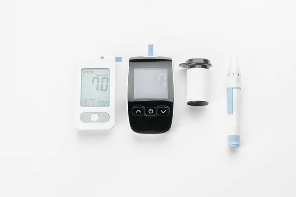 Glucometers Bolígrafo Lancet Sobre Fondo Blanco Concepto Diabetes —  Fotos de Stock