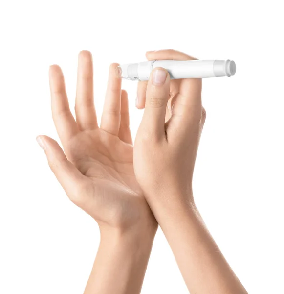 Mãos Femininas Com Caneta Lancet Sobre Fundo Branco Conceito Diabetes — Fotografia de Stock