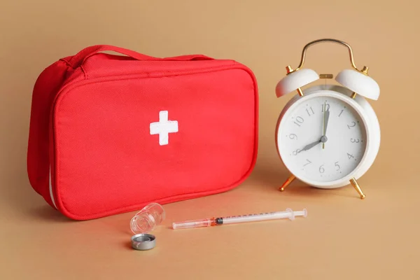 Alarm Clock First Aid Kit Syringe Bottle Insulin Color Background — Stock Photo, Image