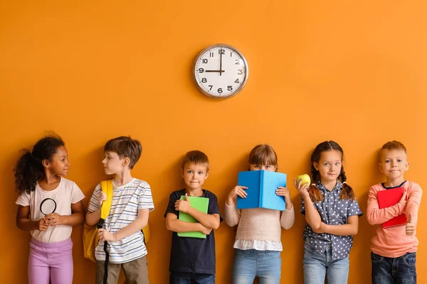 Leuke Leerlingen Kleur Achtergrond — Stockfoto