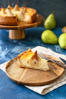 Masada armutlu kek tabağı.