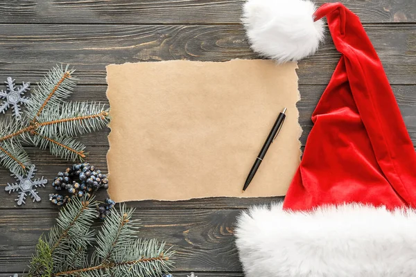 Blank List Santa Świąteczne Dekoracje Drewnianym Tle — Zdjęcie stockowe