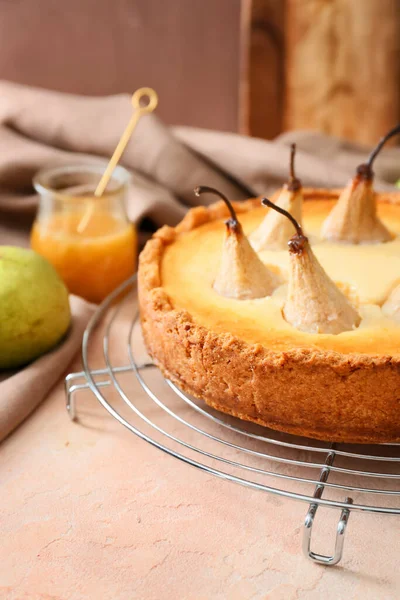 Tasty Pear Cake Table — Stock Photo, Image