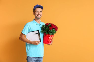 Renkli çiçekli teslimatçı.