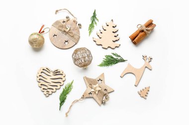 Beyaz arkaplanda güzel yeni yıl kompozisyonu