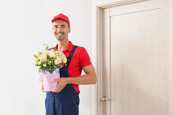 Delivery Man Bouquet Flowers Client Door — Stock Photo, Image
