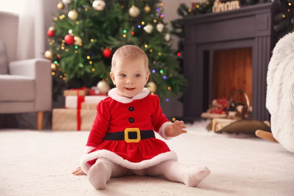 Niedliches Kleines Baby Weihnachtsmannkostüm Hause Heiligabend — Stockfoto