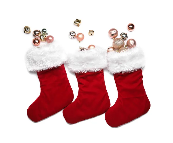 Calcetines Navidad Con Decoración Sobre Fondo Blanco — Foto de Stock