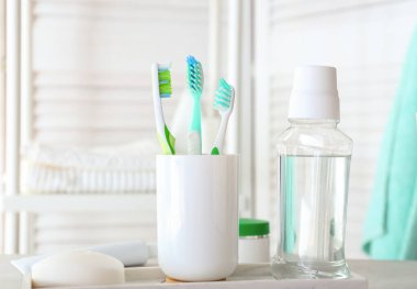 Banyoda ağız temizliğine hazır.