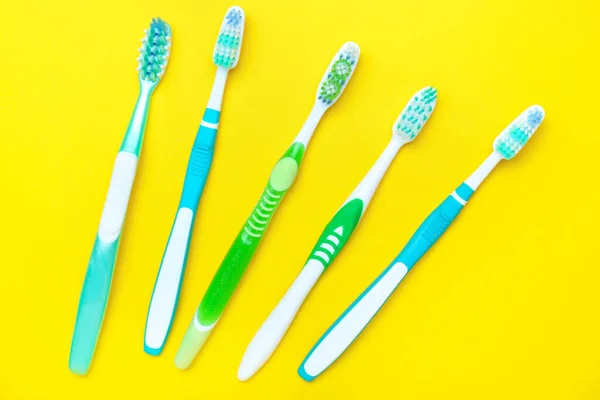 Brosses Dents Sur Fond Couleur — Photo