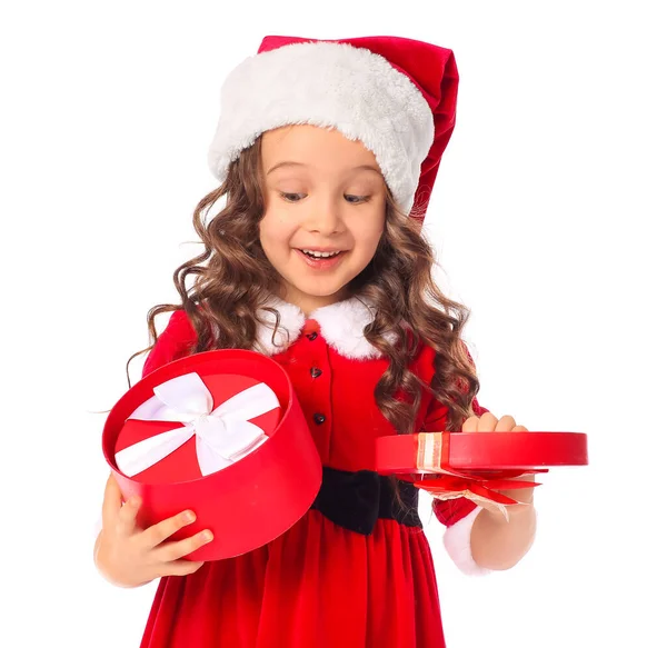 Menina Bonito Traje Santa Com Presente Fundo Branco — Fotografia de Stock