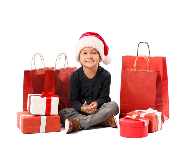 Petit Garçon Mignon Dans Chapeau Père Noël Avec Des Boîtes — Photo