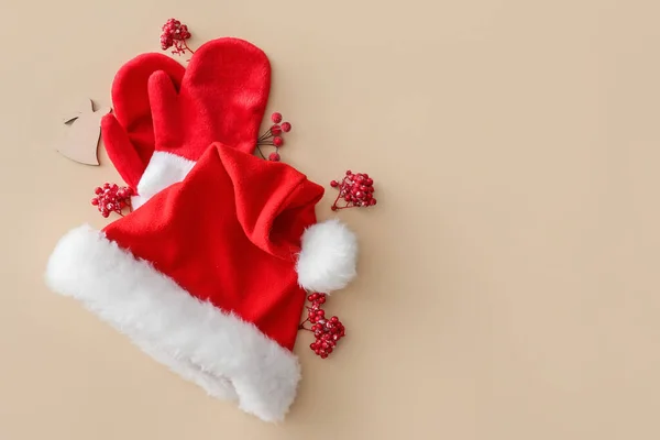 Santa Claus Hat Mittens Color Background — Stock Photo, Image