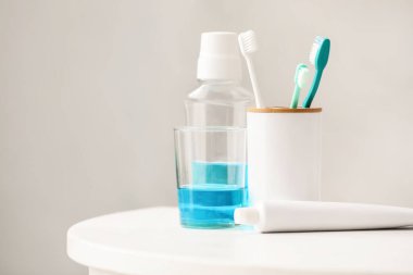 Banyoda ağız temizliğine hazır.