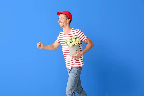 Running Delivery Man Bouquet Flowers Color Background — Stock Photo, Image